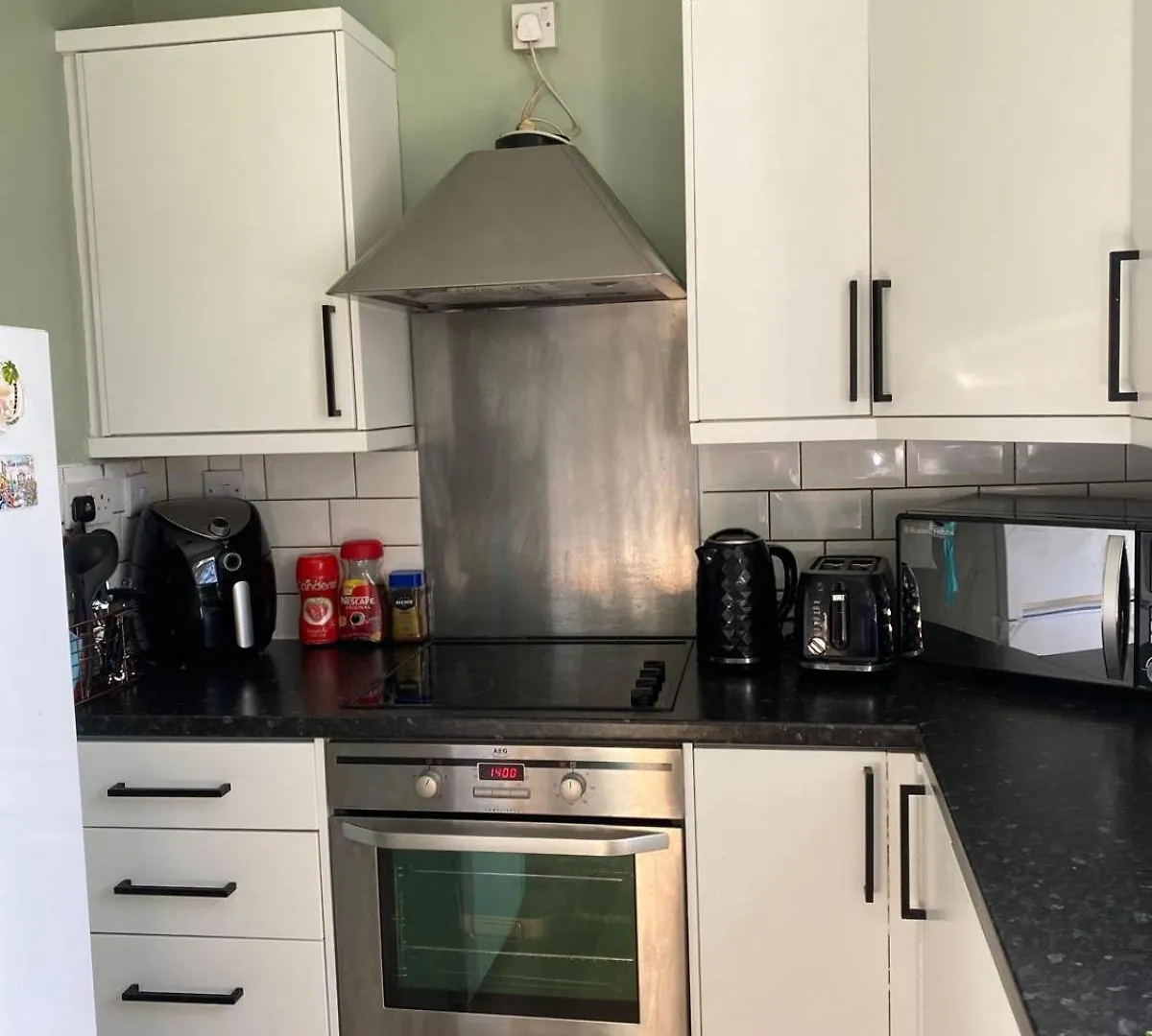2 Bed Flat Near Murrayfield إدنبرة 0*,